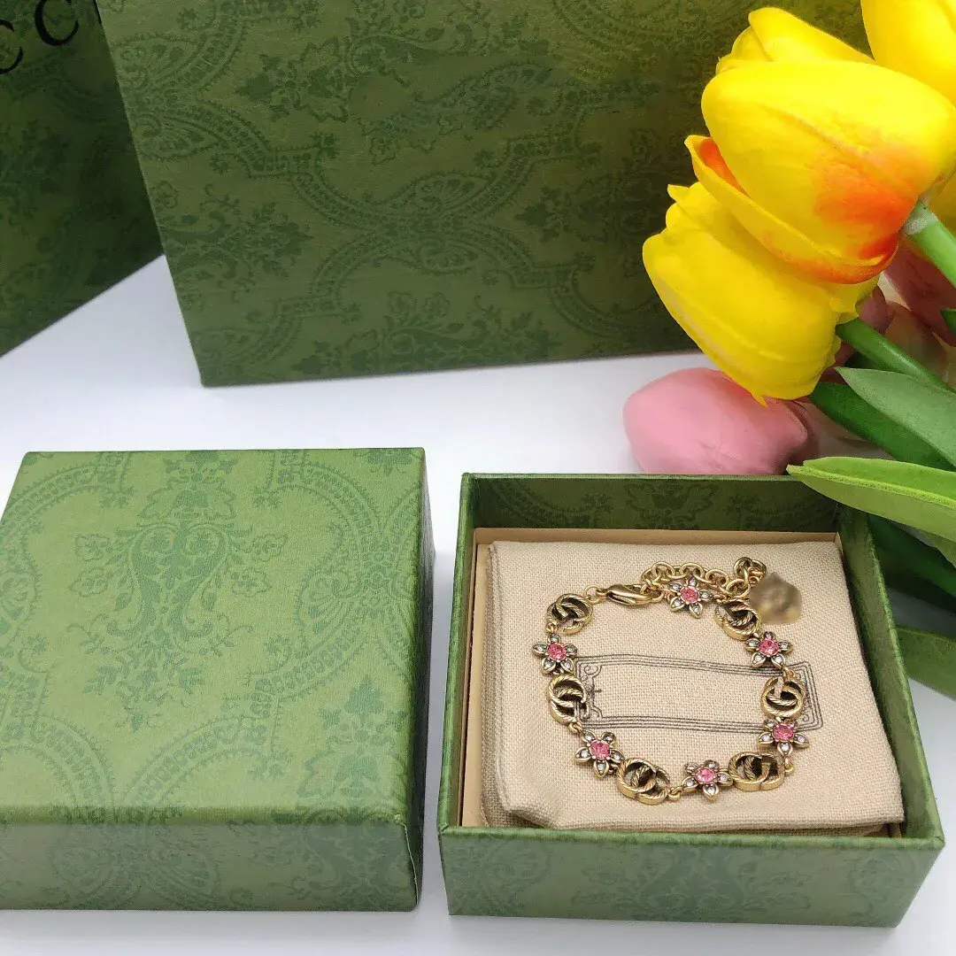 Designer Style Antique Gold Link Bracelet - Elegant Floral Pattern Jewelry - Image 3